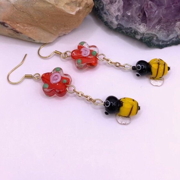 Flowers Bumble Bees Summer Garden Glass Beads Handmade Pierced Earrings LR142 - Picture 2 of 5